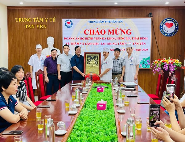 ĐOÀN CÔNG TÁC BỆNH VIỆN ĐA KHOA HƯNG HÀ THÁI BÌNH TỈNH HƯNG YÊN  ĐẾN THĂM VÀ HỌC TẬP KINH NGHIỆM TRIỂN KHAI BỆNH ÁN ĐIỆN TỬ TẠI TRUNG TÂM Y TẾ TÂN YÊN