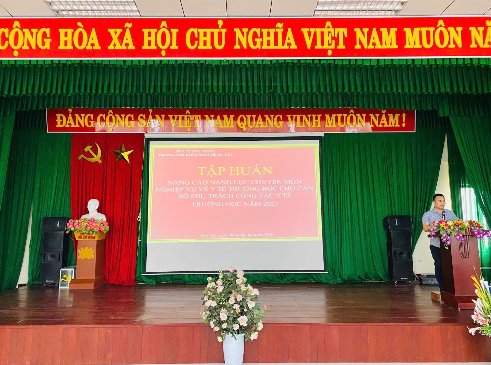 TẬP HUẤN CHO CÁN BỘ Y TẾ TRƯỜNG HỌC NĂM 2025