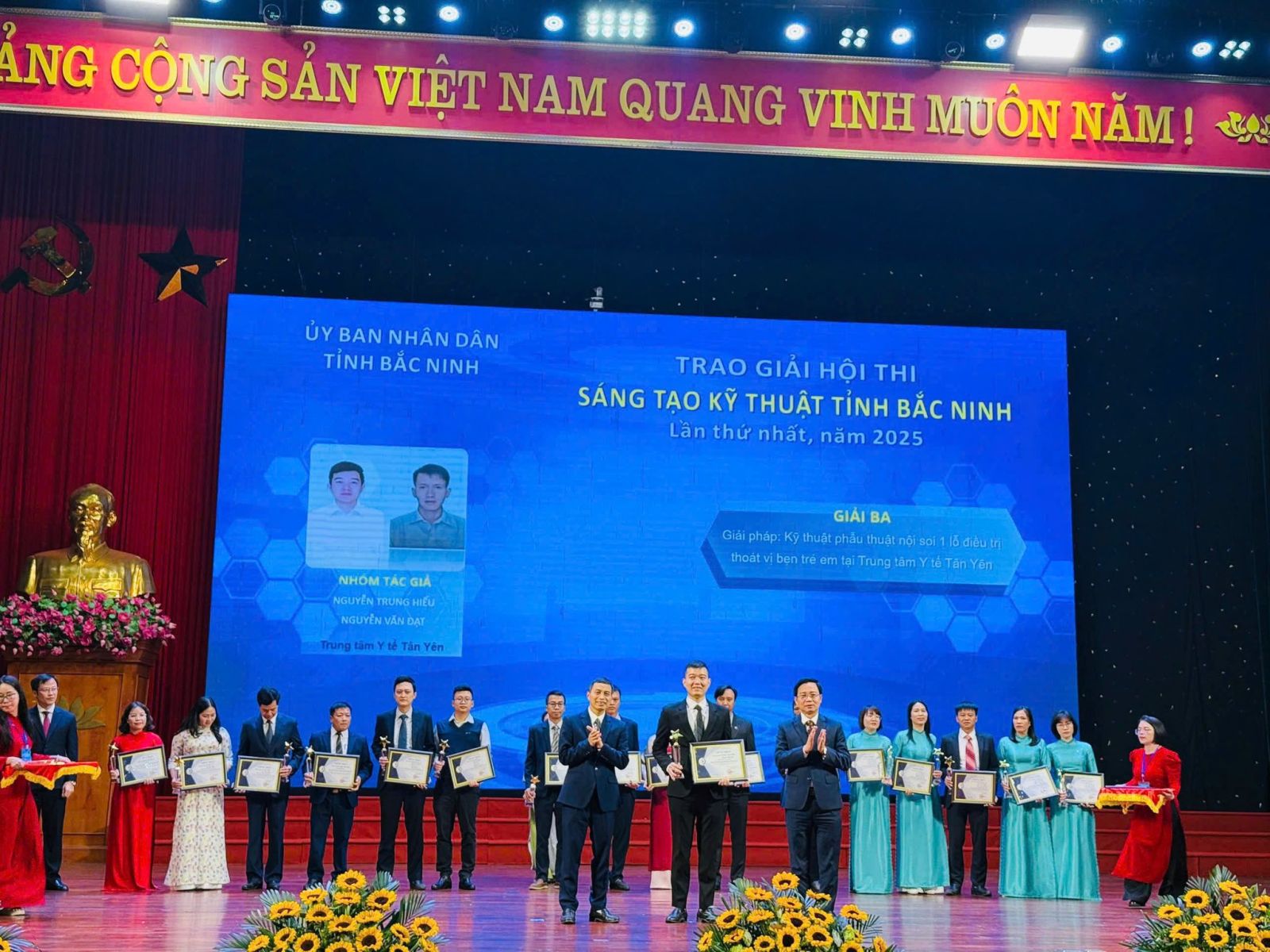 Giải pháp: “Kỹ thuật phẫu thuật nội soi 1 lỗ điều trị thoát vị bẹn trẻ em” của TTYT Tân Yên được nhận GIẢI BA tại Hội thi sáng tạo, kỹ thuật tỉnh Bắc Ninh năm 2025