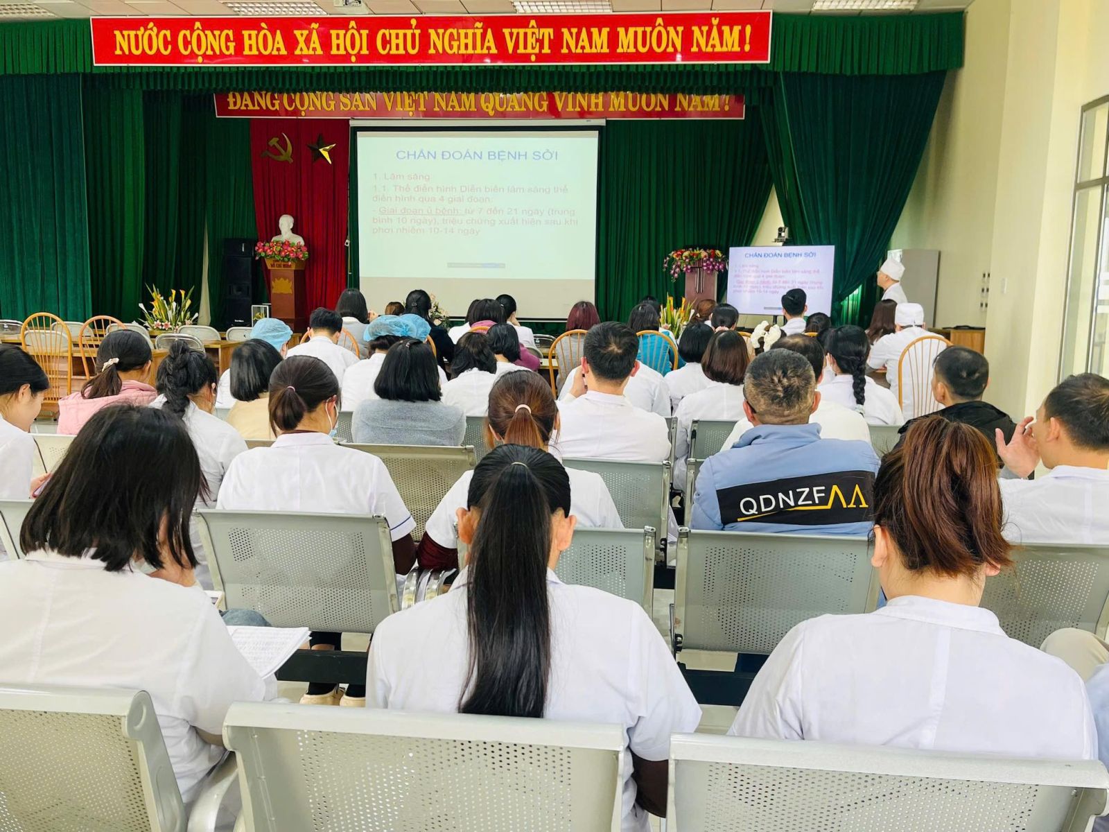 Trung tâm Y tế Tân Yên tổ chức hội nghị . Tập huấn “Chẩn đoán và điều trị sởi” tại Trung tâm y tế huyện Tân Yên