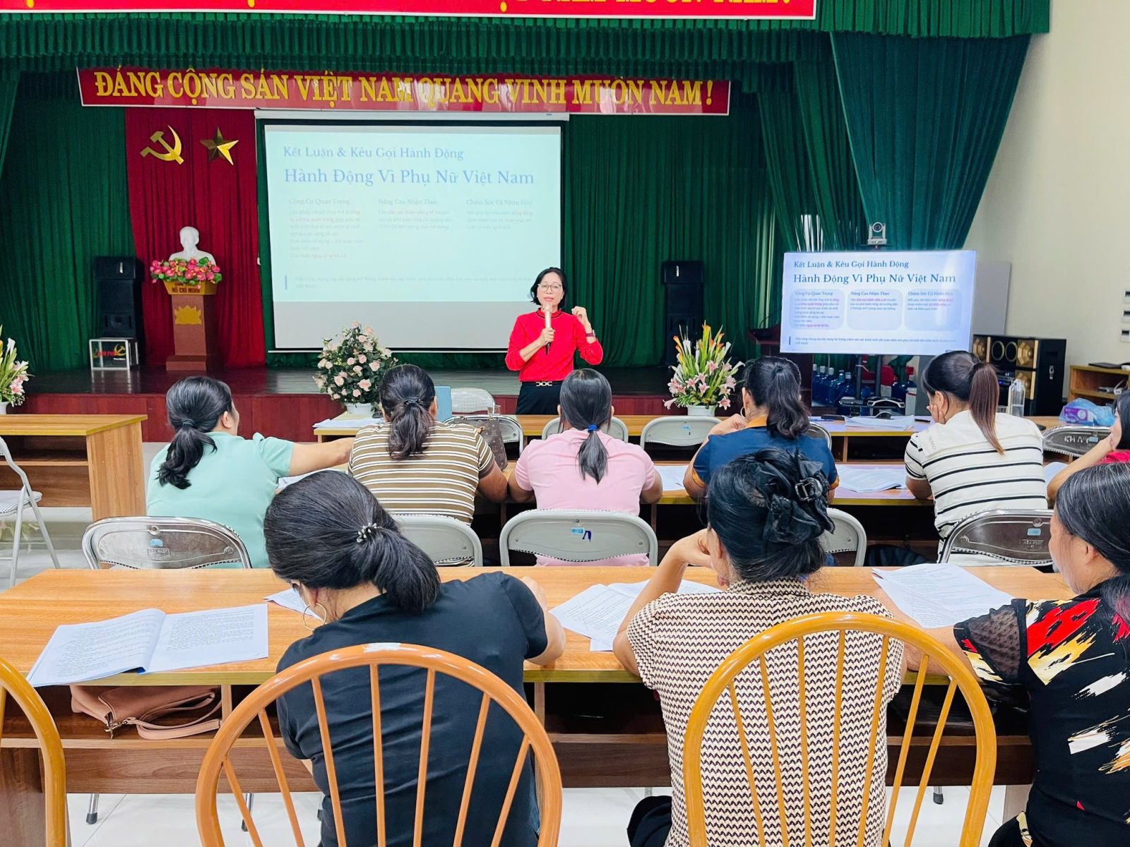 TRUNG TÂM Y TẾ TÂN YÊN PHỐI HỢP TỔ CHỨC TẬP HUẤN KIẾN THỨC CHĂM SÓC SỨC KHỎE PHỤ NỮ TUỔI TIỀN MÃN KINH, MÃN KINH