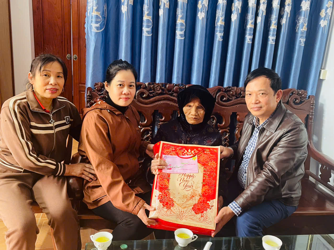 THĂM VÀ CHÚC TẾT MẸ VIỆT NAM ANH HÙNG TẠ THỊ KIỀU NHÂN NHÂN DỊP TẾT NGUYÊN ĐÁN 2026.