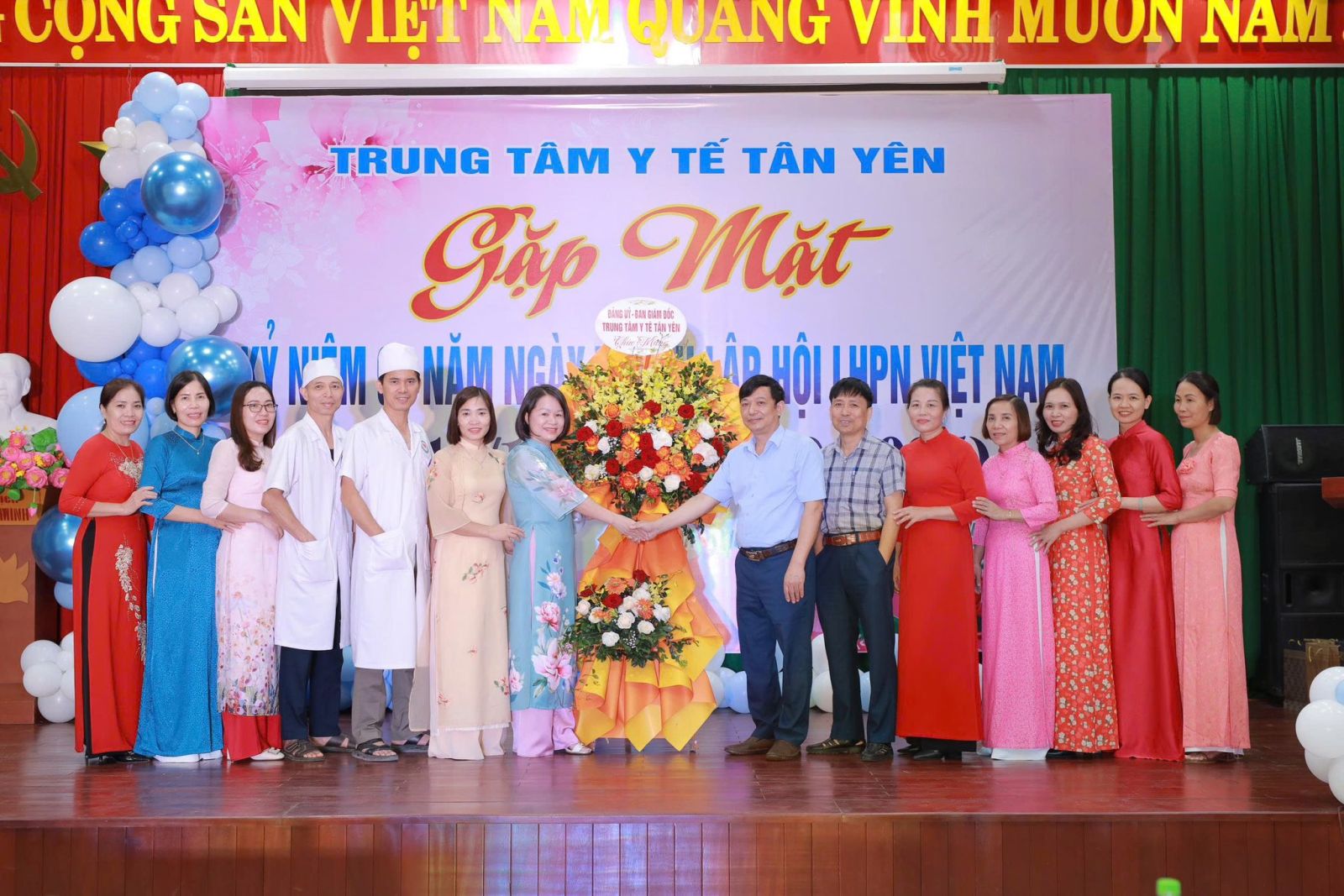 CÔNG ĐOÀN TRUNG TÂM Y TẾ TÂN YÊN TỔ CHỨC GẶP MẶT KỶ NIỆM NGÀY PHỤ NỮ VIỆT NAM 20-10 -2025